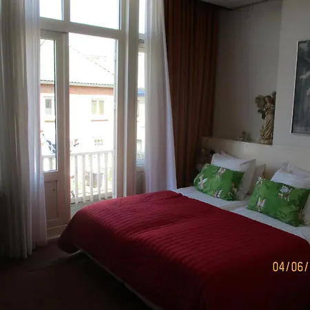 Hoogland Aan Zee 3*